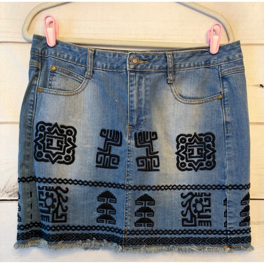Stetson Women Blue Denim Mini Skirt Aztec Embroidered Frayed Hem Sz 12 Festival